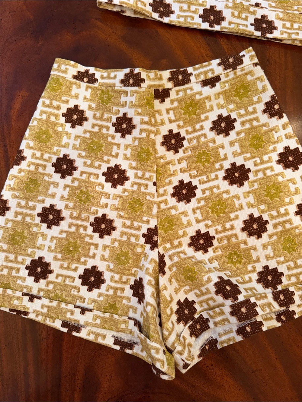 Julia Amory Set XS top and shorts - Picture 2 of 7